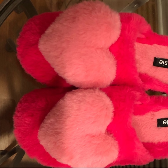 Kensie Hot Pink Heart Fluffy Fur Memory Foam Slippers with Rubber Soles, 9 - Picture 4 of 10